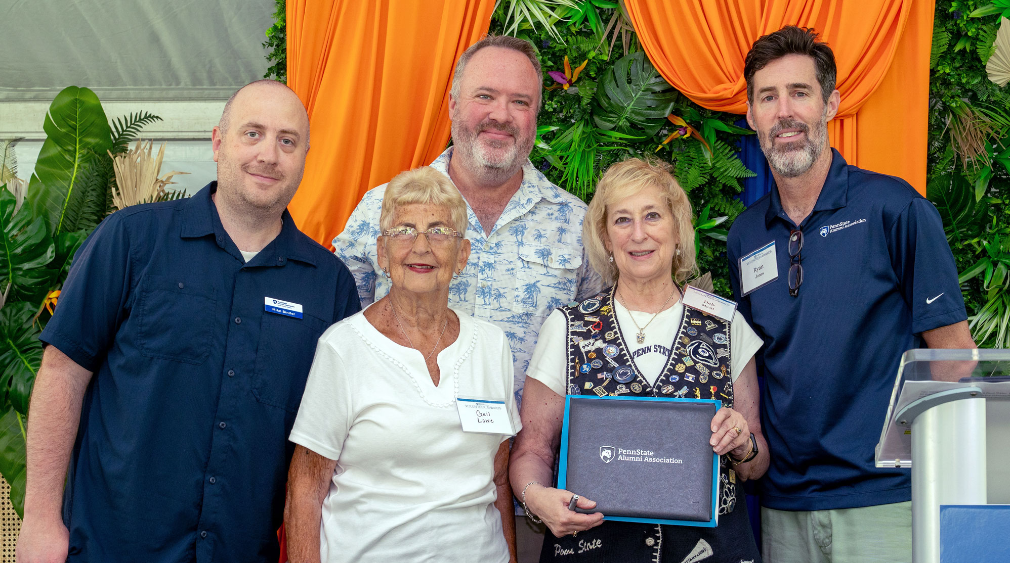 photo of volunteer award winners with Jones by Penn State Alumni Association