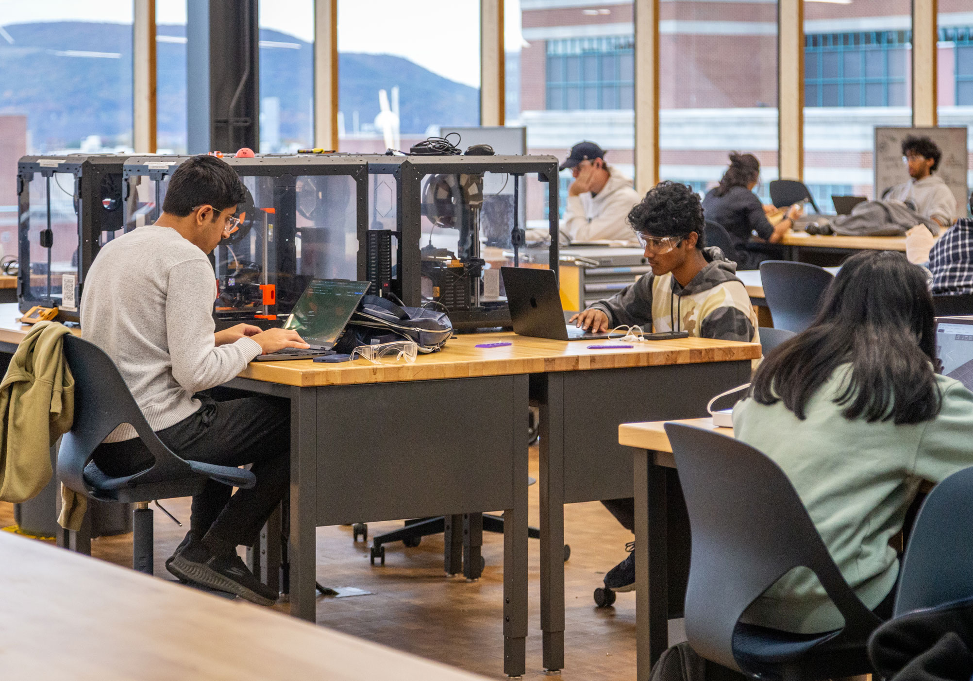 photo of students working in build space in EDI building by Nick Sloff '92 A&A
