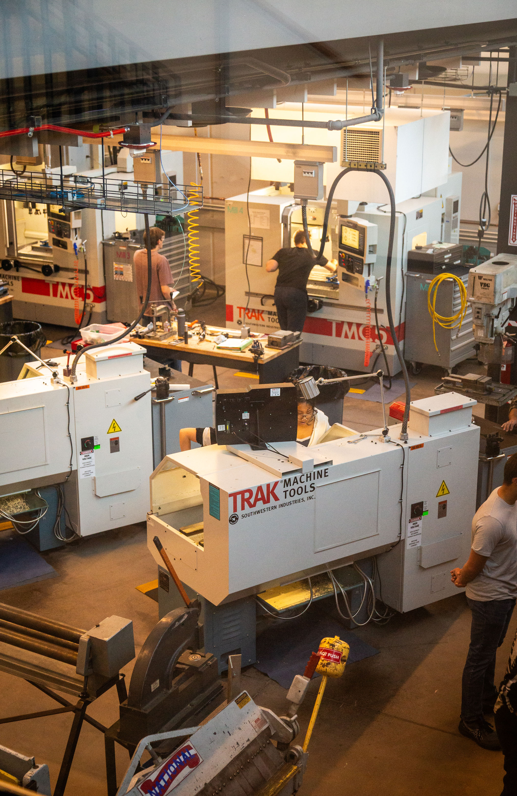 photo of metal shop in EDI building by Nick Sloff '92 A&A