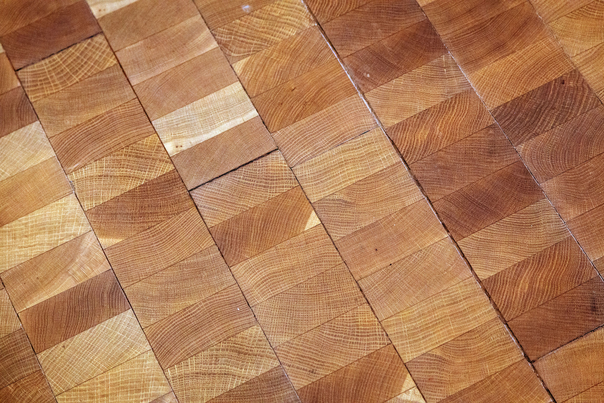 closeup photo of end-grain wood in EDI building by Nick Sloff '92 A&A