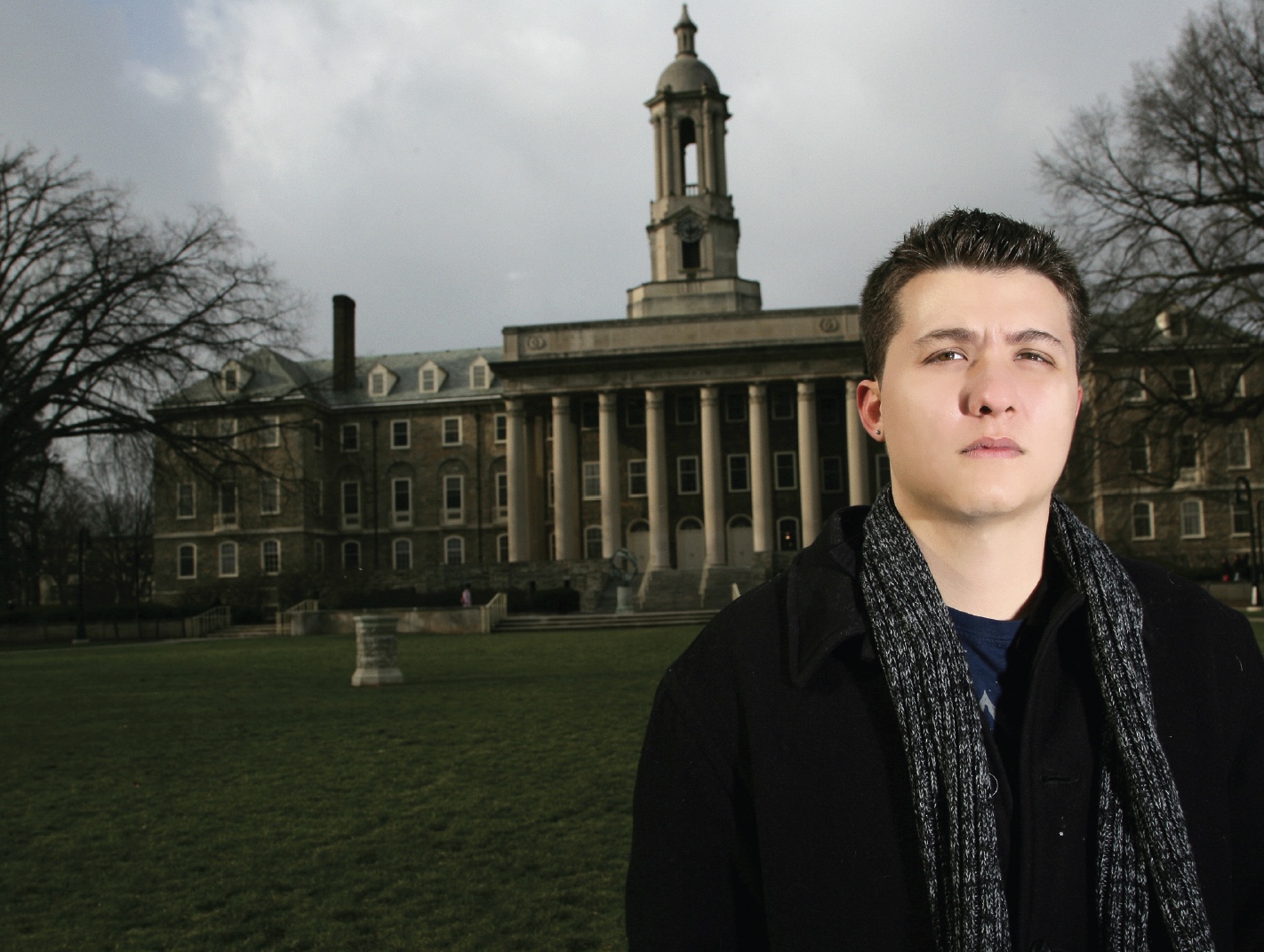 Buell in front of Old Main, photo by Karolina Wojtasik/AETN