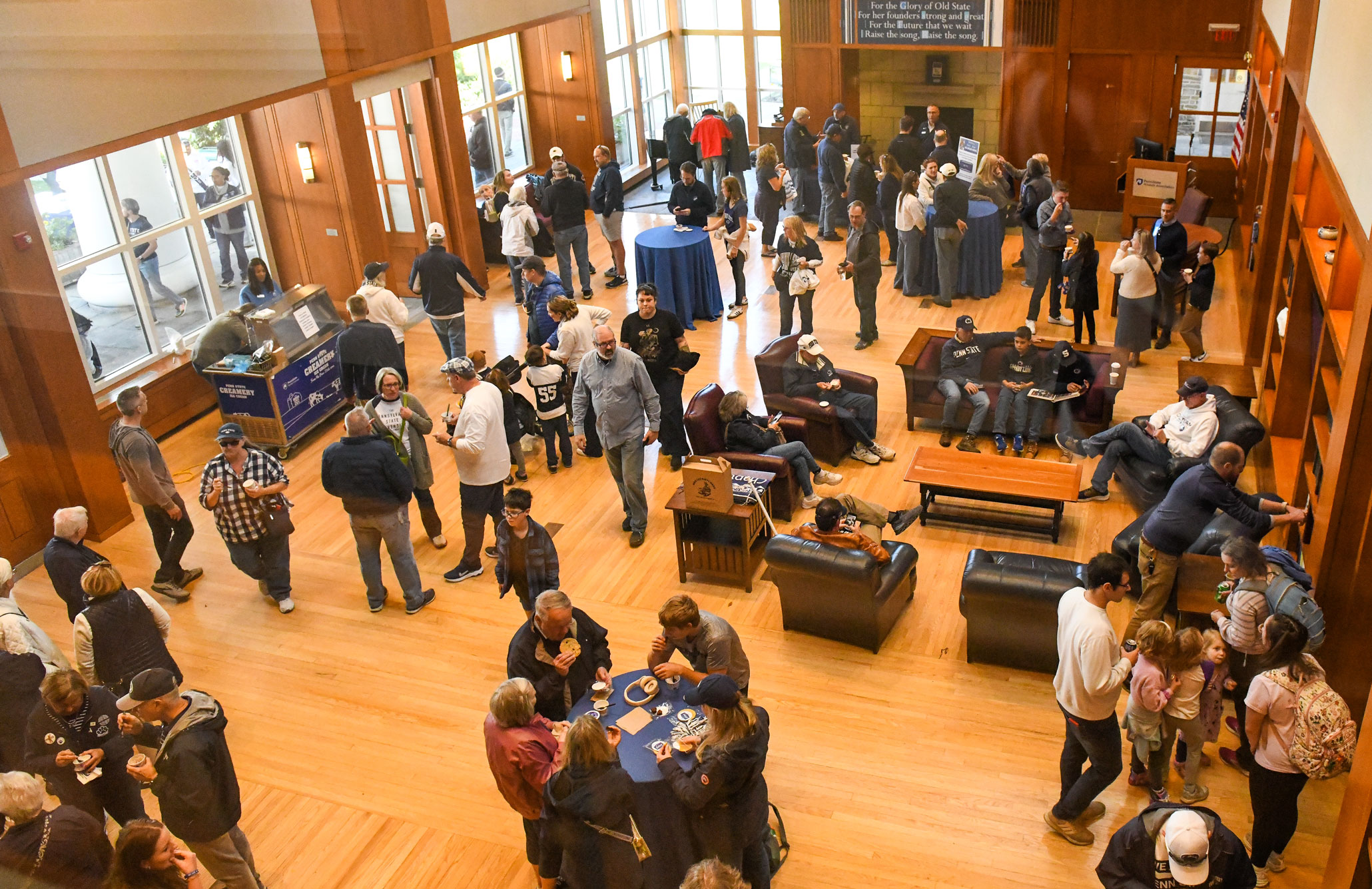 photo of Homecoming crowd at Robb Hall by Penn State Alumni Association