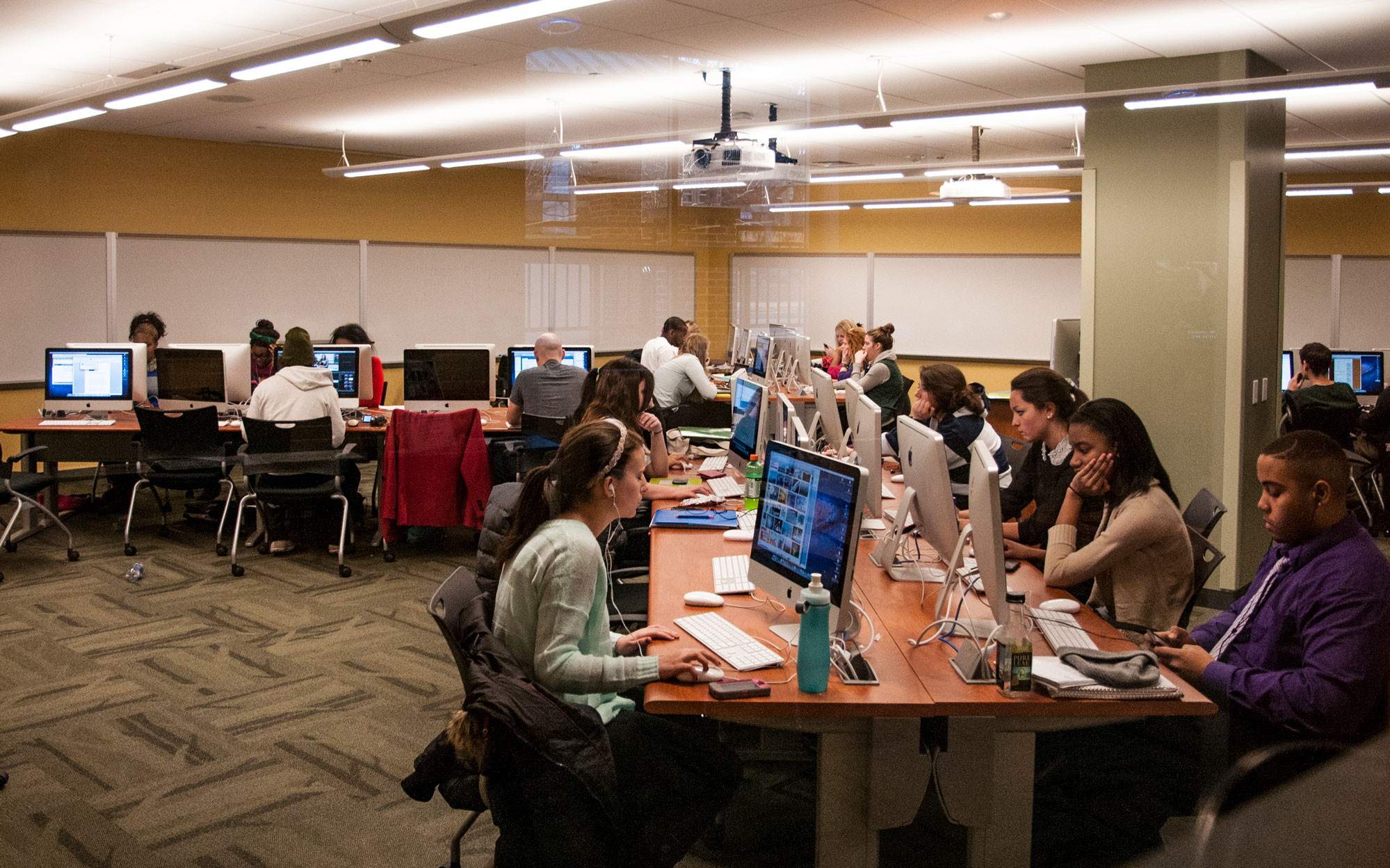 photo of students working in room W140, Penn State Libraries
