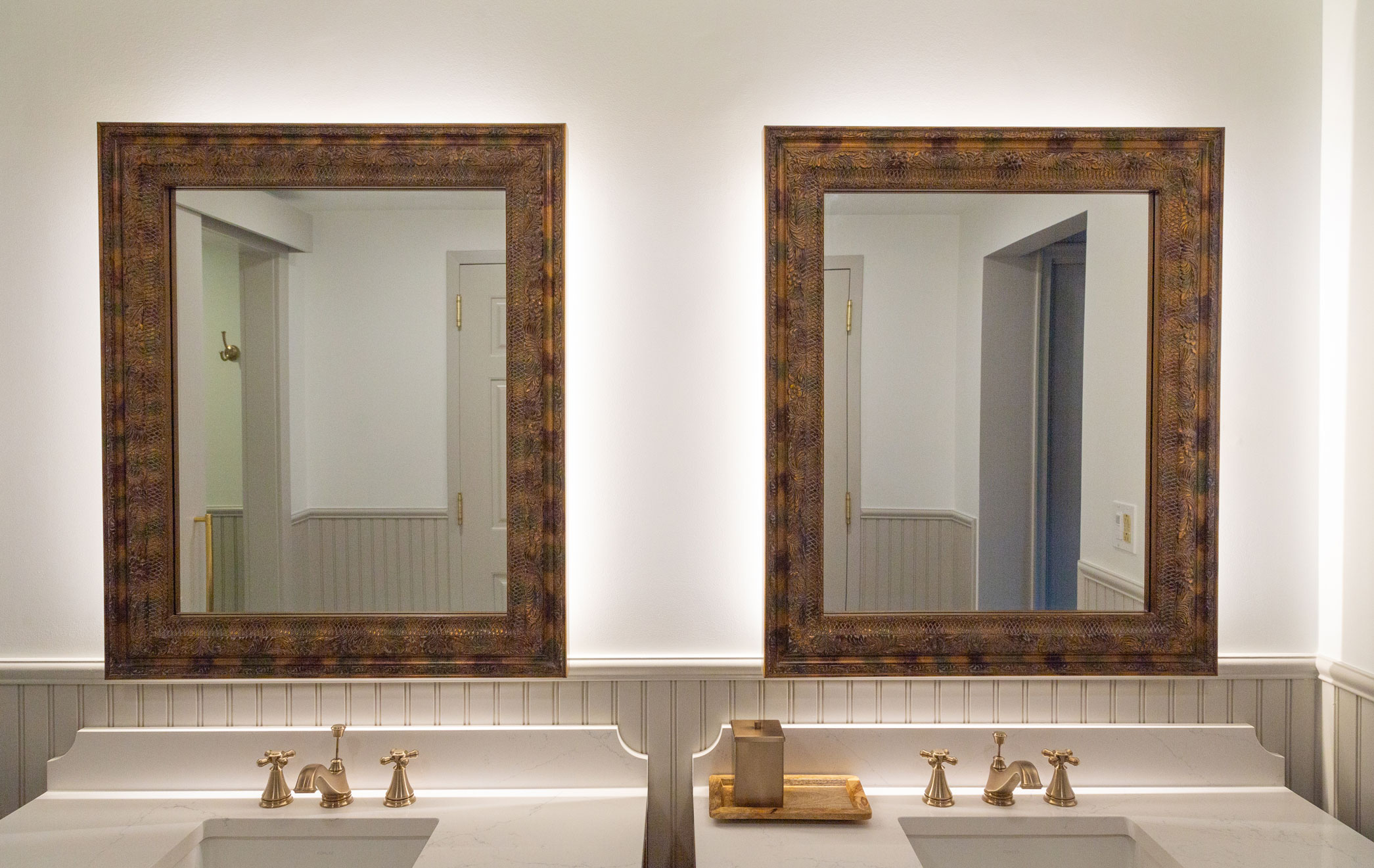 photo of side by side sinks and mirrors in a bathroom at the Nittany Lion Inn, by Nick Sloff '92 A&A