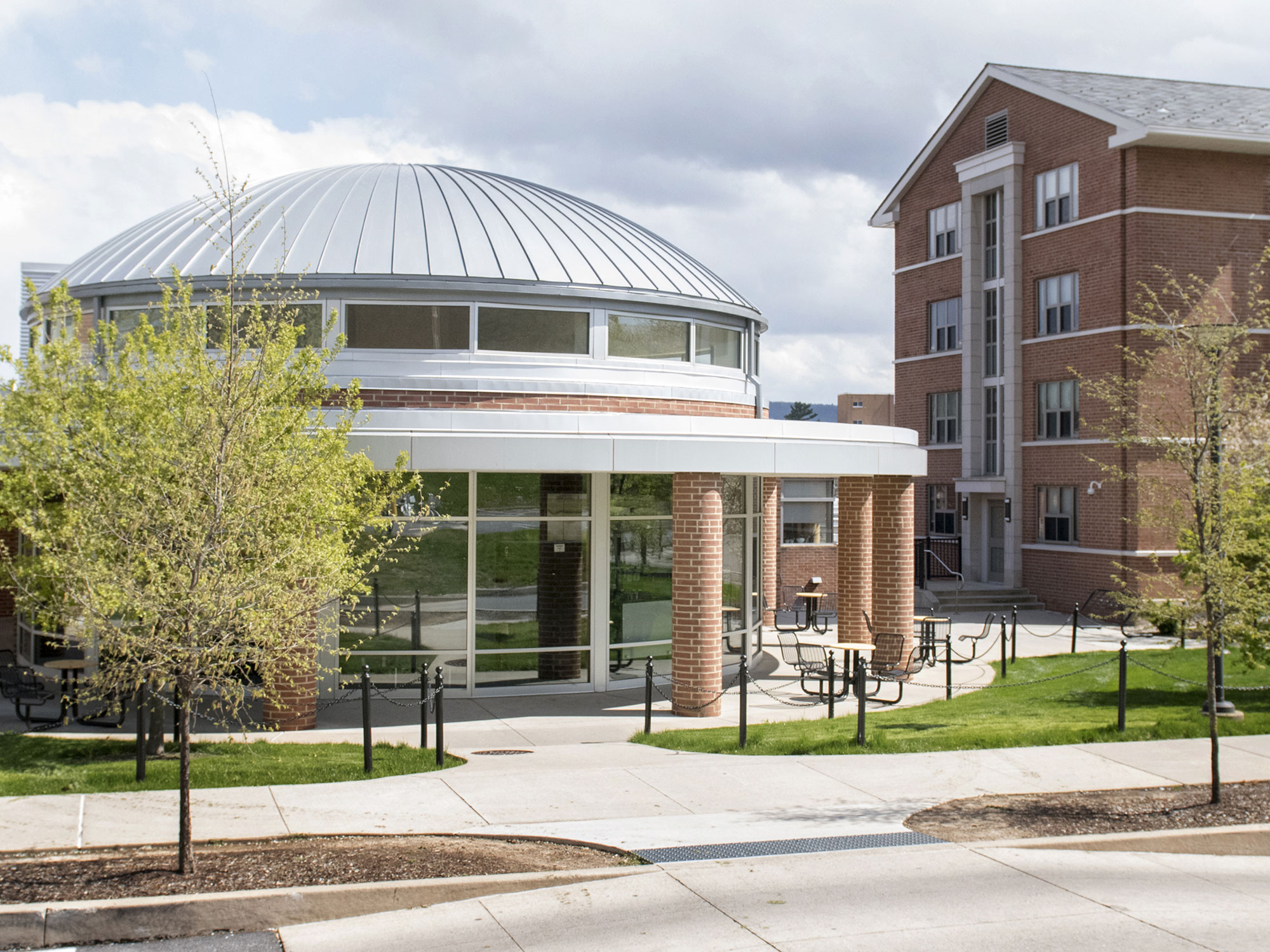 photo of exterior of Redifer Commons by Steve Manuel '84 Lib, '92 MA Com