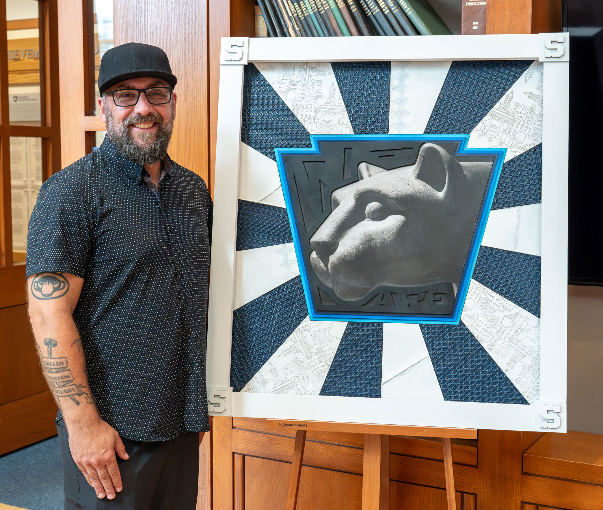 photo of Kappel next to his art at Hintzpiration