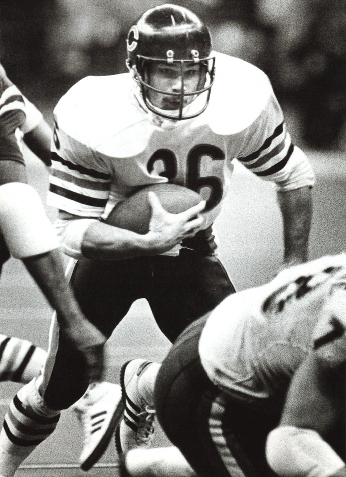 black and white photo of Suey carrying the ball for a touchdown in Super Bowl XX by Getty Images