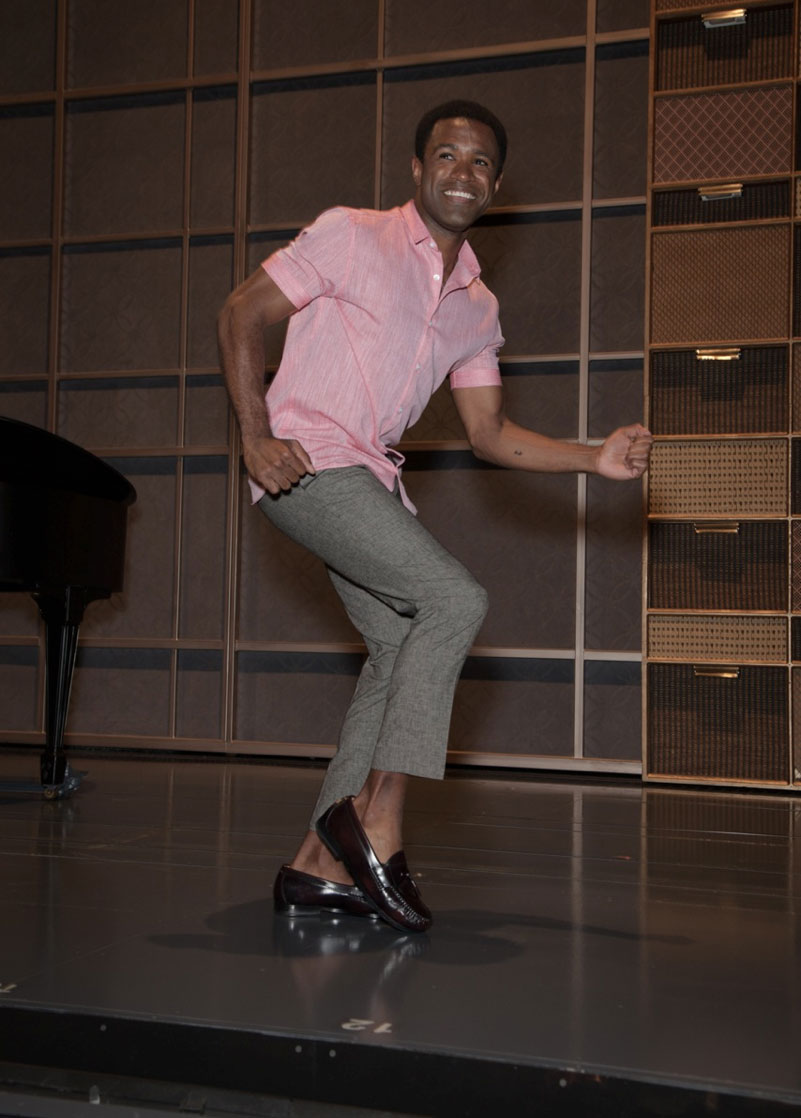 Alan Wiggins dancing in rehearsal, photo by Michael Lavine