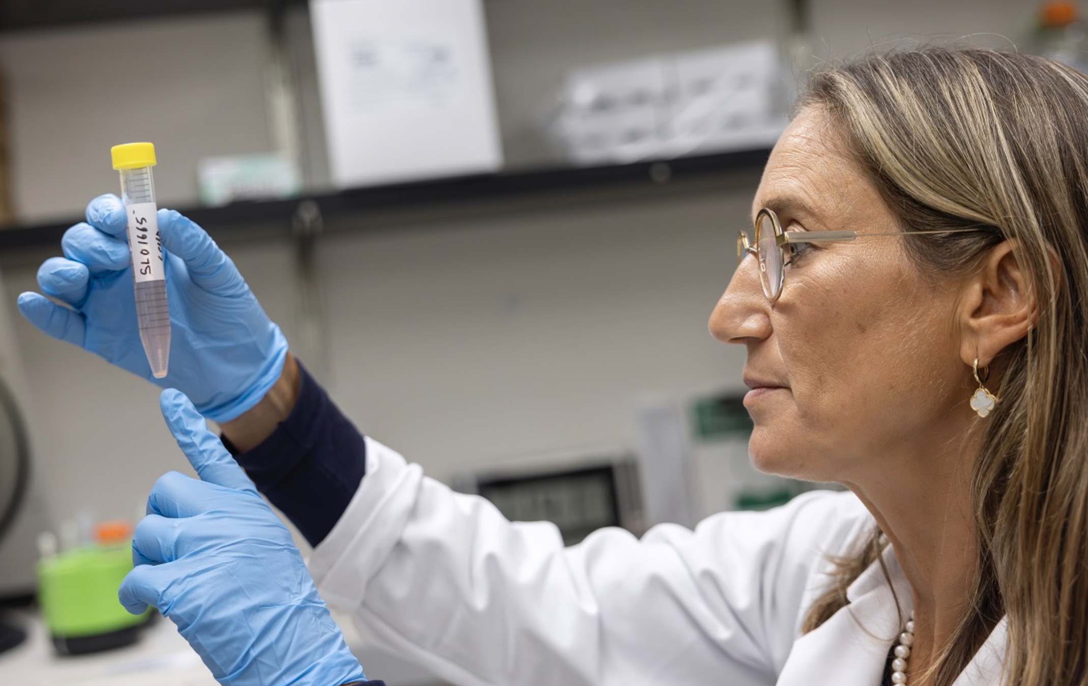 photo of Giselle Saulnier Sholler in lab