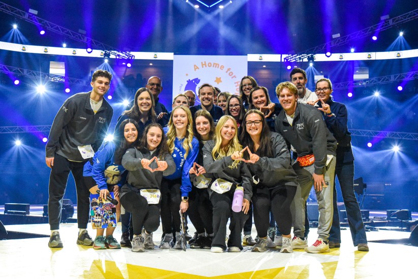 group photo of THON's Dance Marathon Alumni Interest Group at BJC by David Abruzzese '17 Com