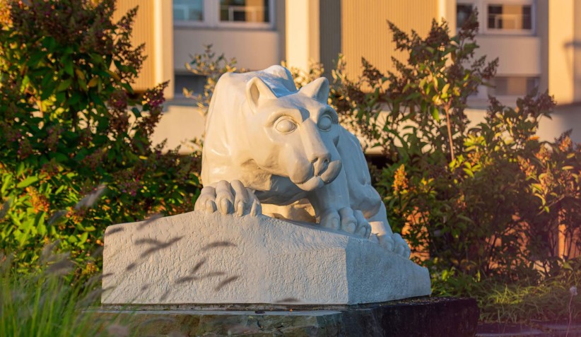 photo of lion statue by Nick Sloff '92 A&A