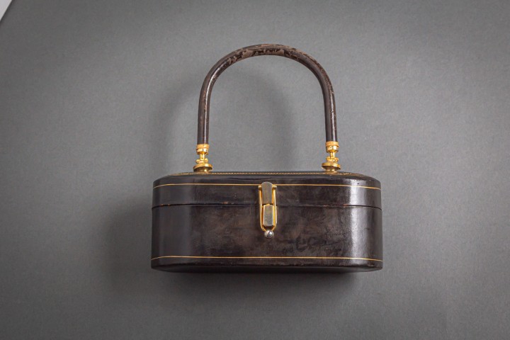 hard-case pocketbook with structured handle photo by Nick Sloff '92 A&A