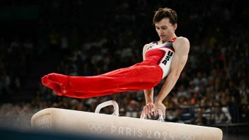 Nedoroscik on pommel horse, photo by Paul Ellis/Getty Images